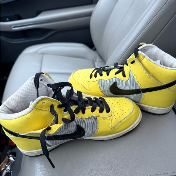 Nike swoosh big kids size 7 pikachu sneakers - Picture 8 of 9